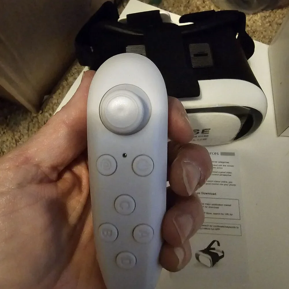 VR Box Mobile Phone Virtual Reality Glasses, RK3PLUS, White With Controller NIB